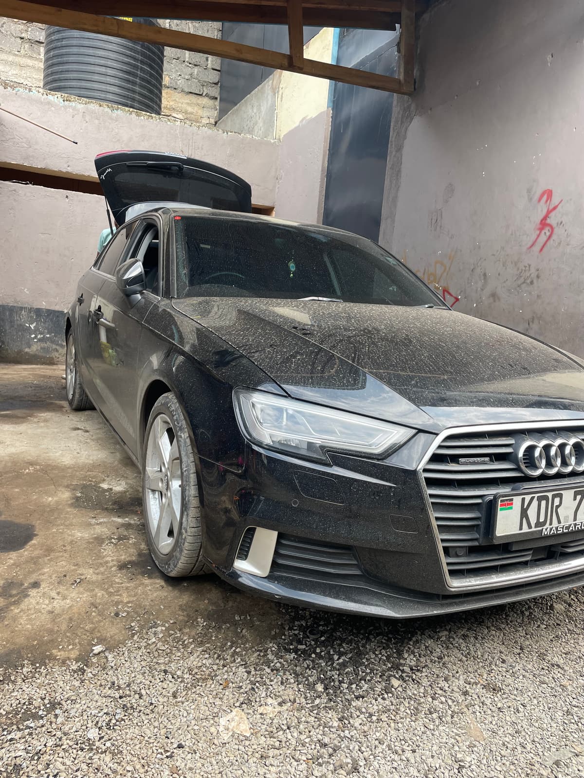 THINGS YOU SHOULD HAVE IN YOUR CAR